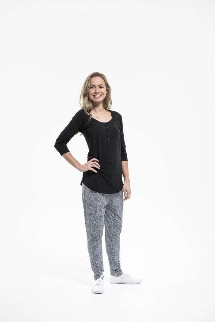 SRC Essentials ¾ Sleeve Feeding Top