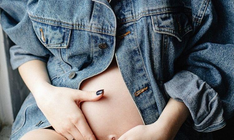 pregnant woman suffering from SI joint pain
