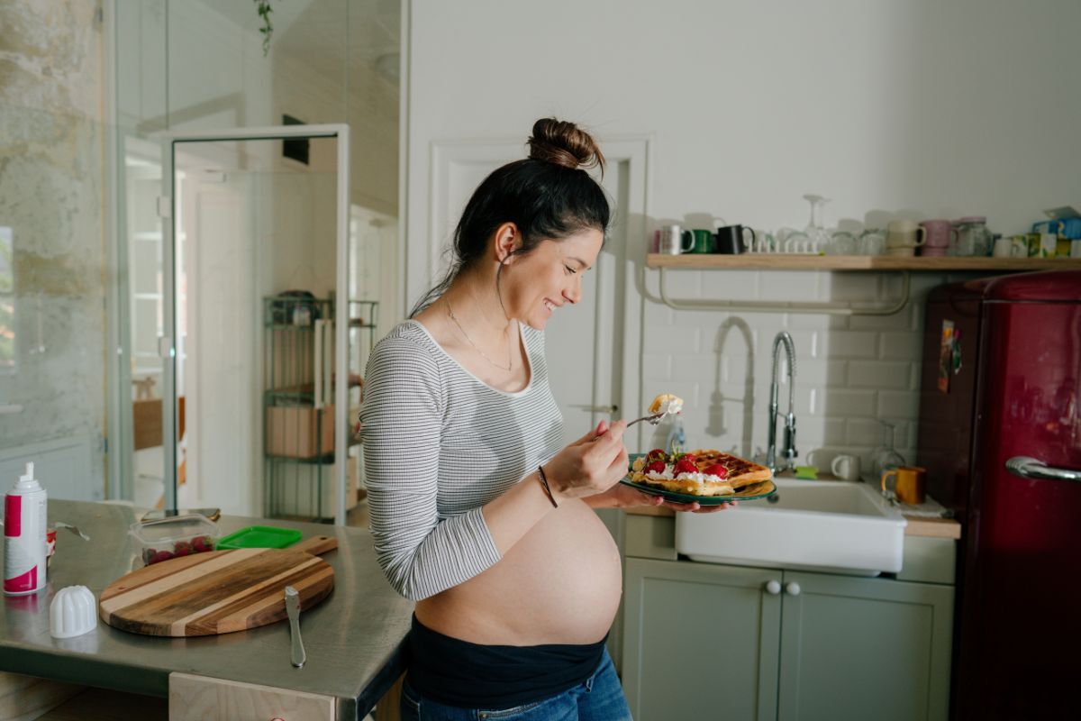 Common and Weird Pregnancy Cravings & What They Mean?