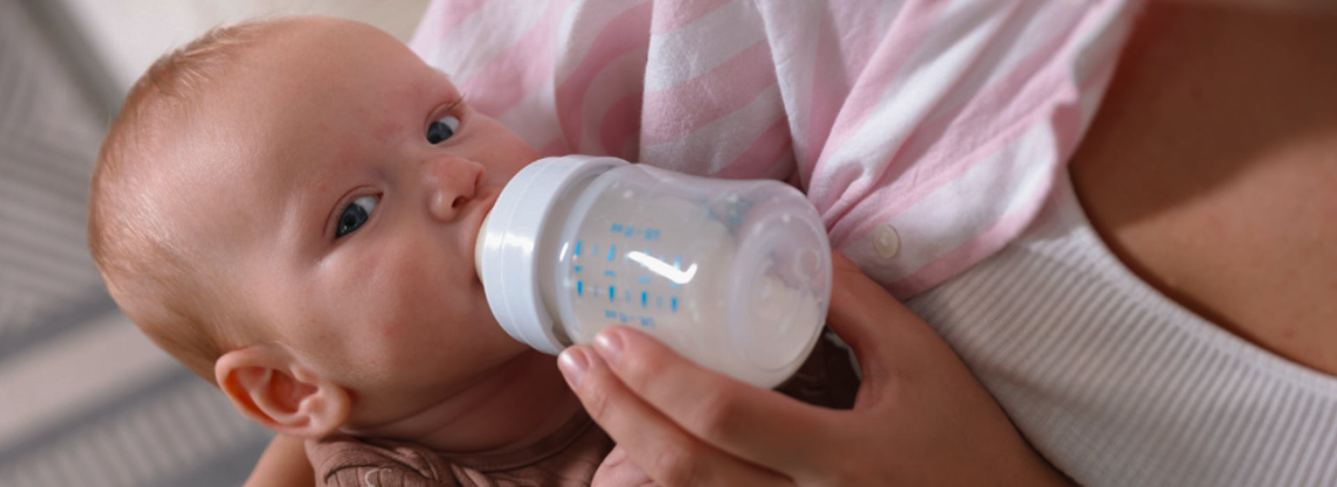 Newborn and Baby Feeding Chart by Age: A Mum’s Guide to Breastmilk, Formula, and Solids
